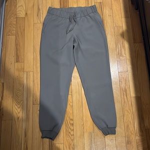 Lululemon women’s OTC joggers. Like new. Size 6